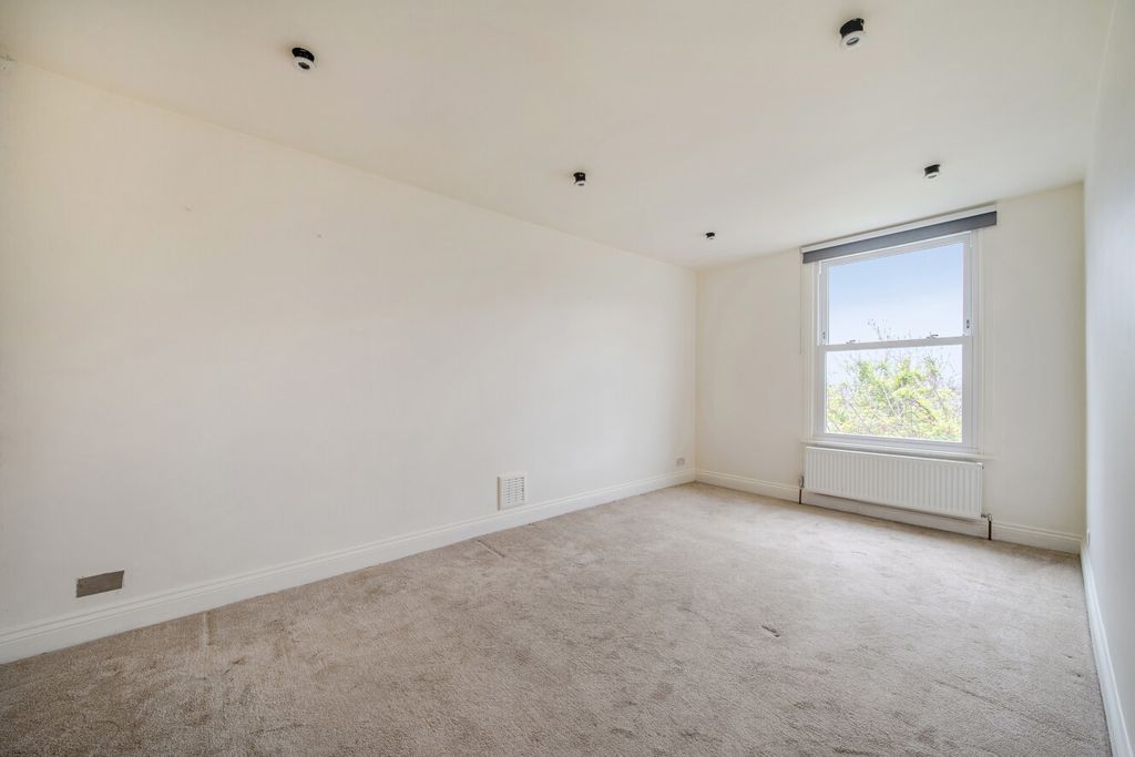 Property photo 2 of 15 1438297-6-69Cba3E...