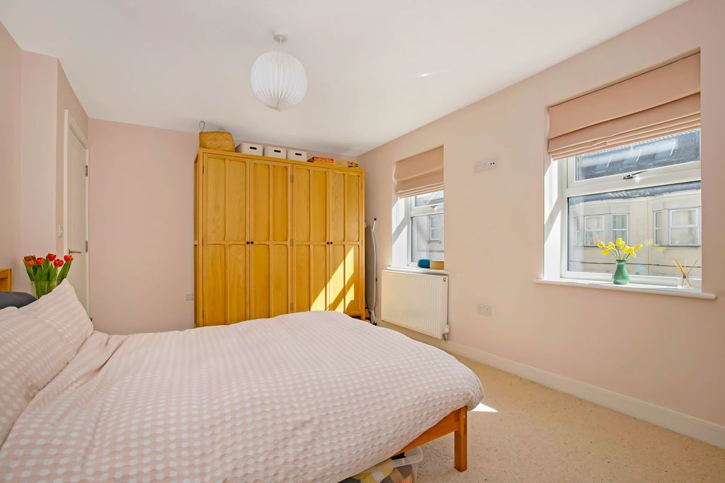 Property photo 3 of 23