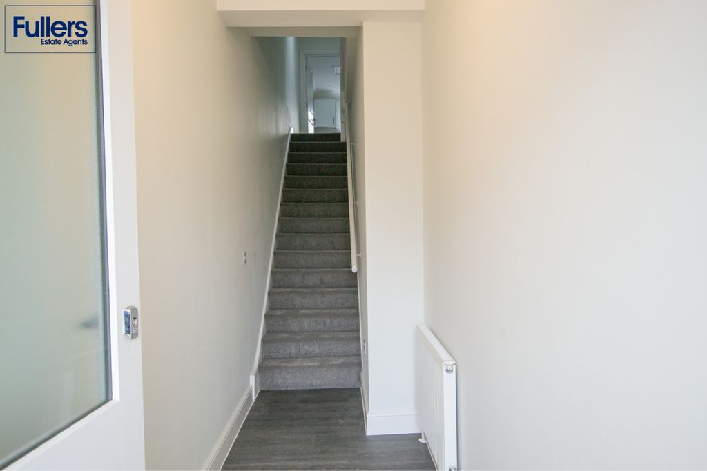 Property photo 2 of 27