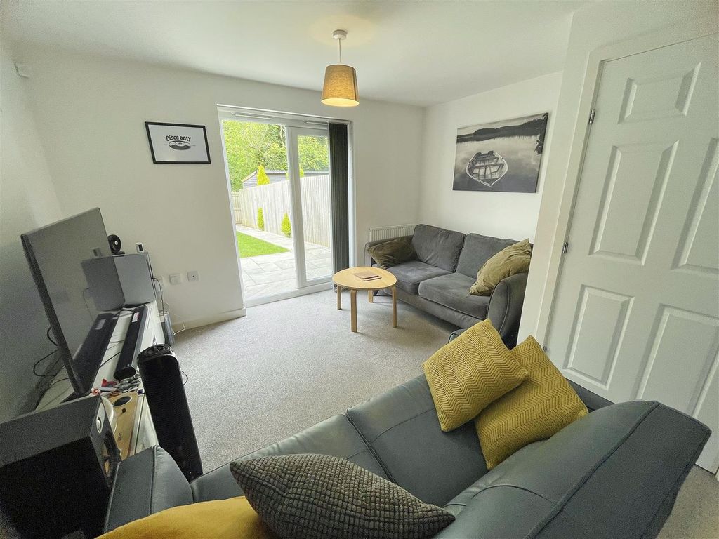 Property photo 2 of 12 Lounge