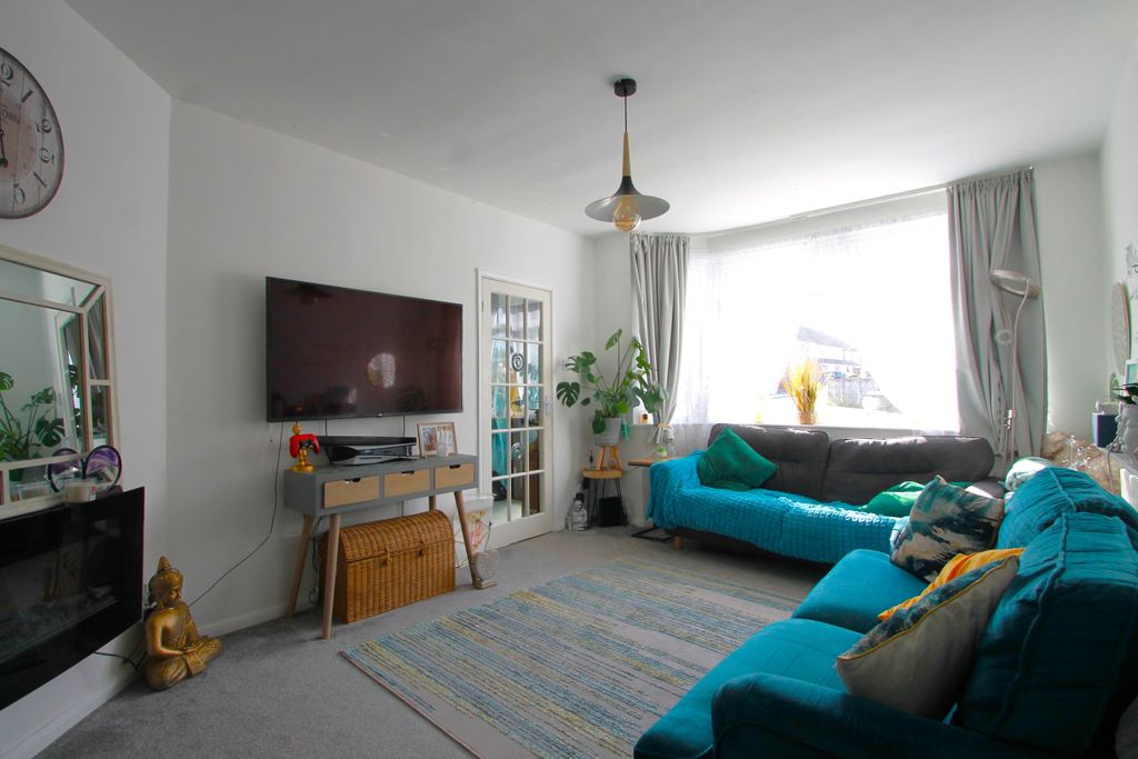 Property photo 2 of 24 Living Room