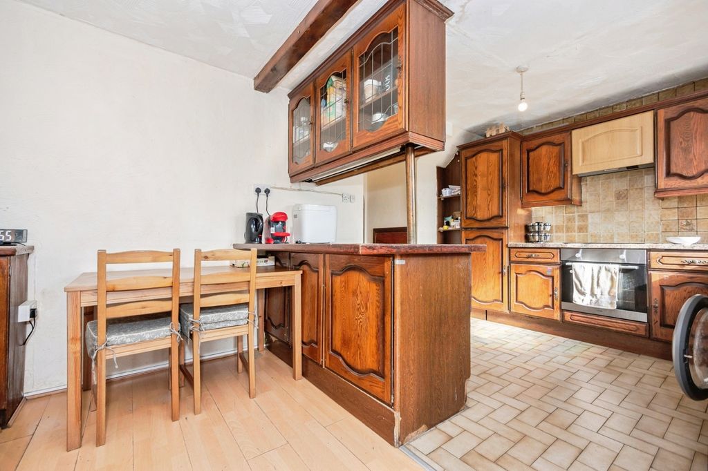 Property photo 2 of 17 Photo