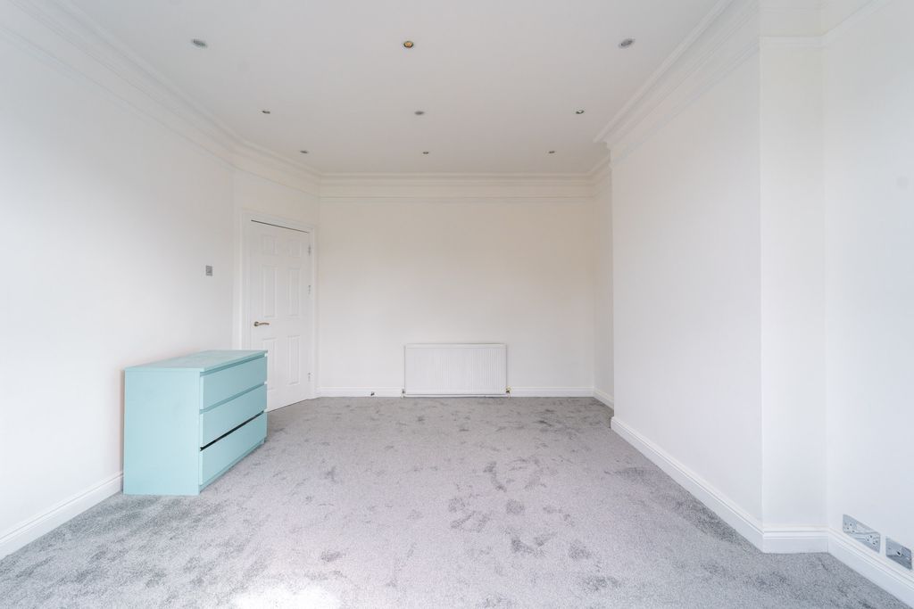 Property photo 2 of 12 Mba06860