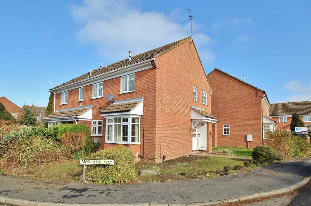 Property photo 1 of 5 6 Morland Way, St Ives, Front