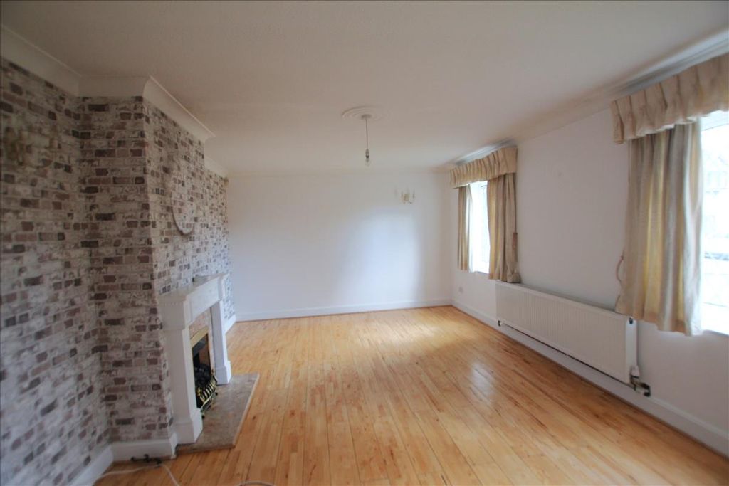 Property photo 3 of 27