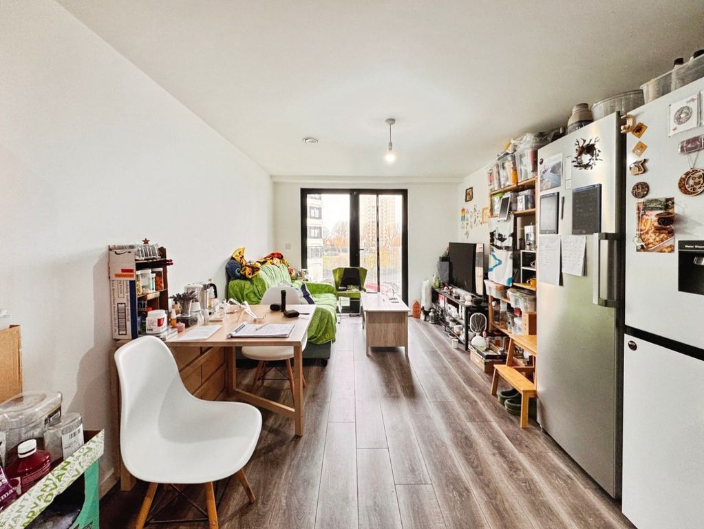 Property photo 3 of 7 Living Room