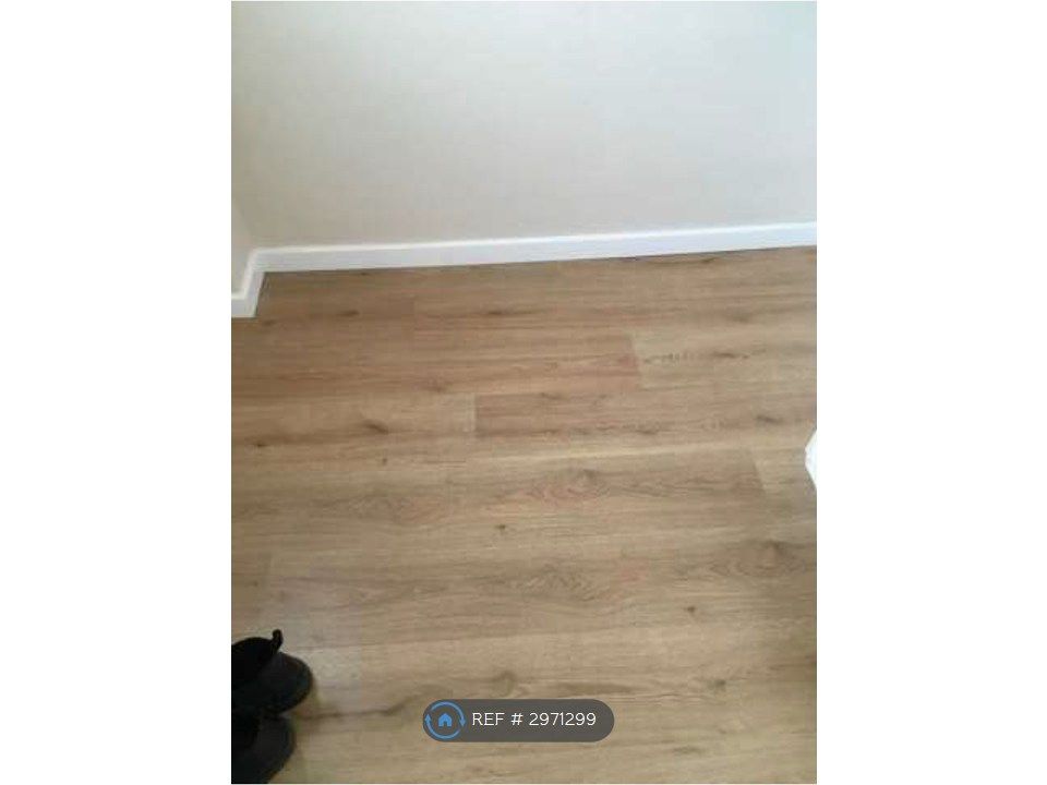 Property photo 3 of 12 Hall
