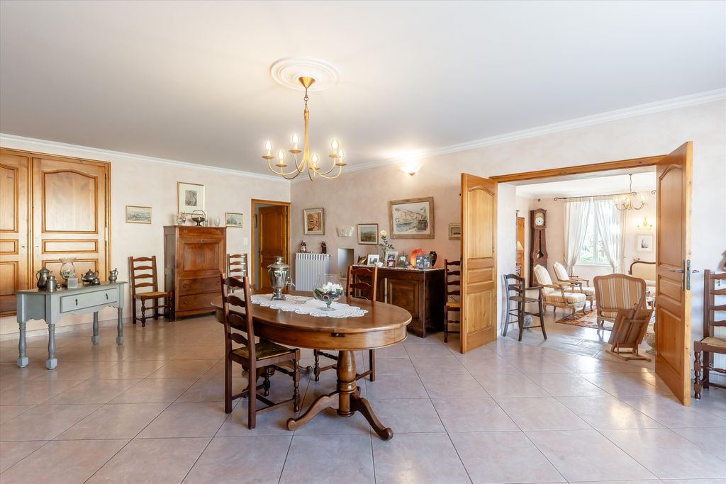 Property photo 3 of 17 Image