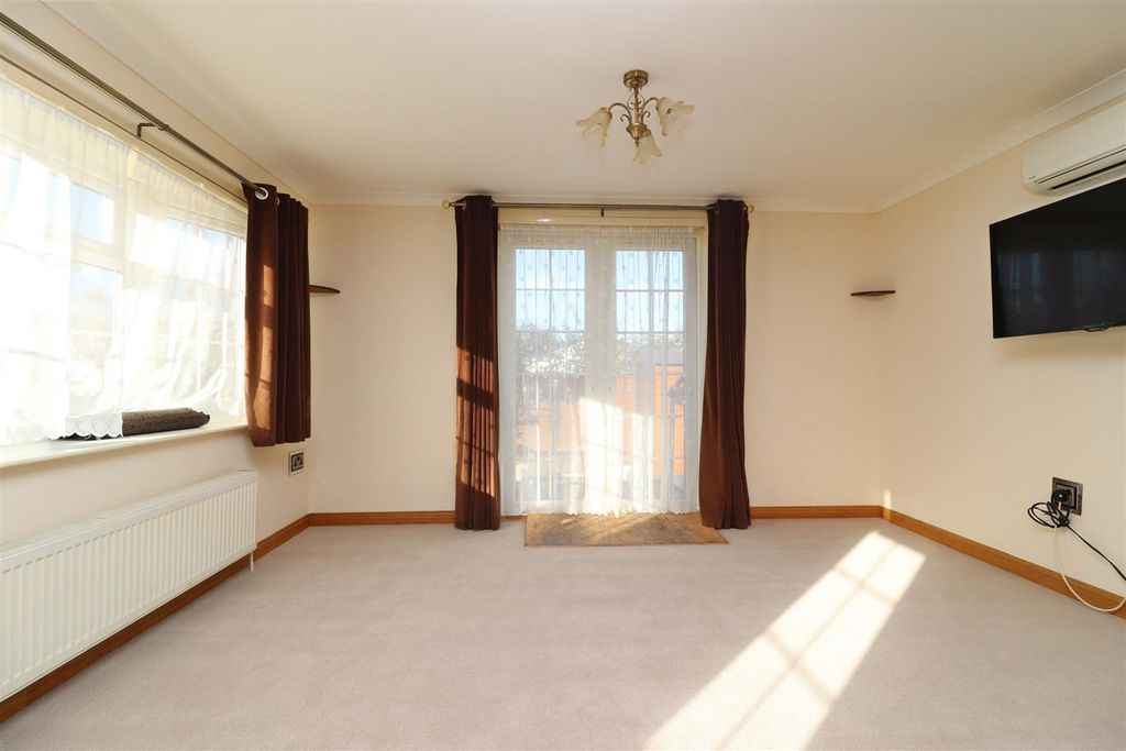 Property photo 2 of 14 Living Room