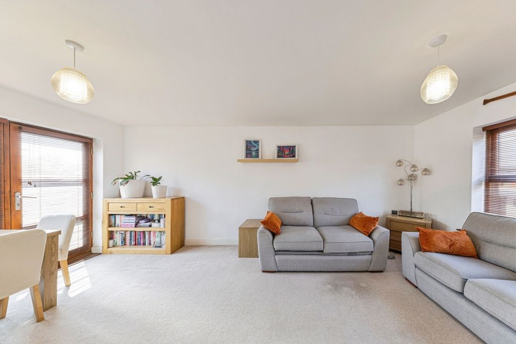 Property photo 3 of 18 Pbox-Img.Jpg