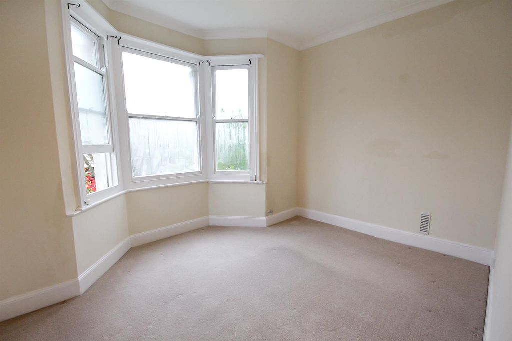 Property photo 3 of 9 Bedroom 1