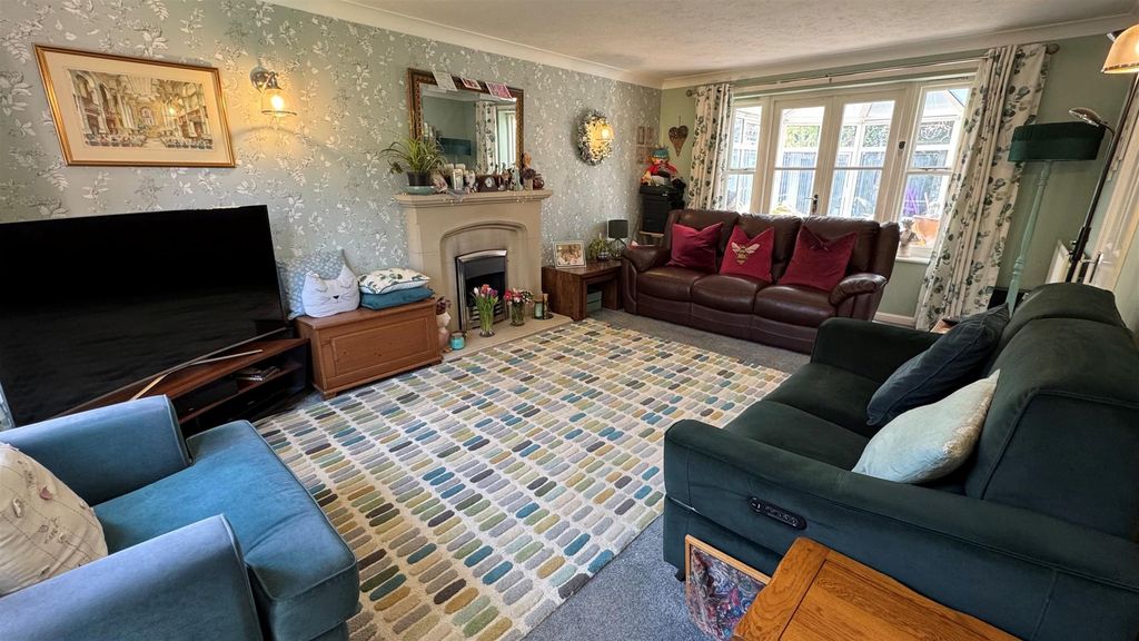 Property photo 2 of 30 Lounge (3).Jpg