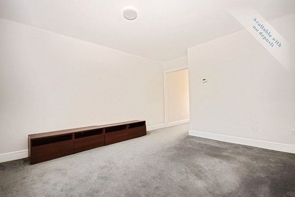 Property photo 3 of 8 48Ae4c7A-Lounge