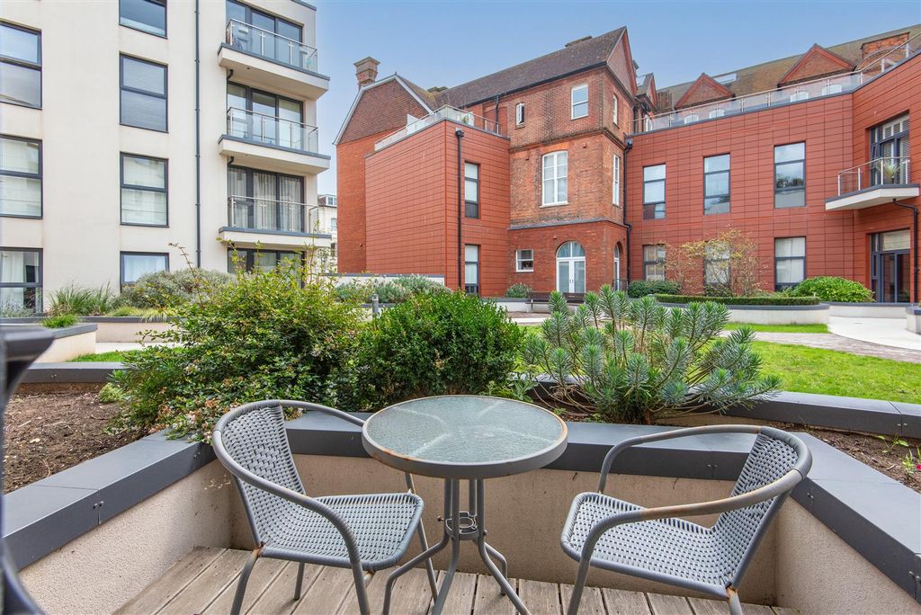 Property photo 2 of 9 Balcony