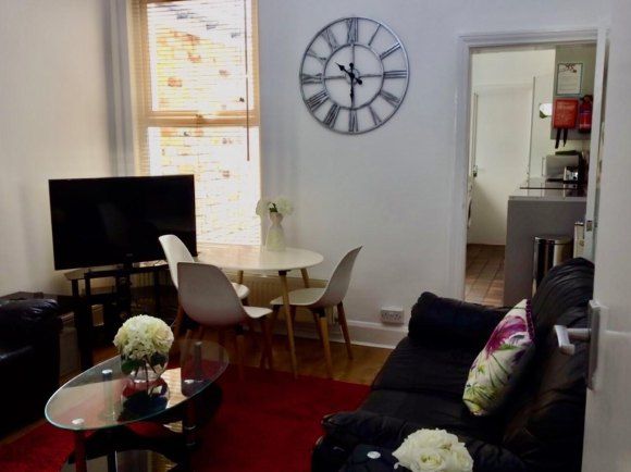 Property photo 2 of 16 298 Lounge (2) 2021.Jpg