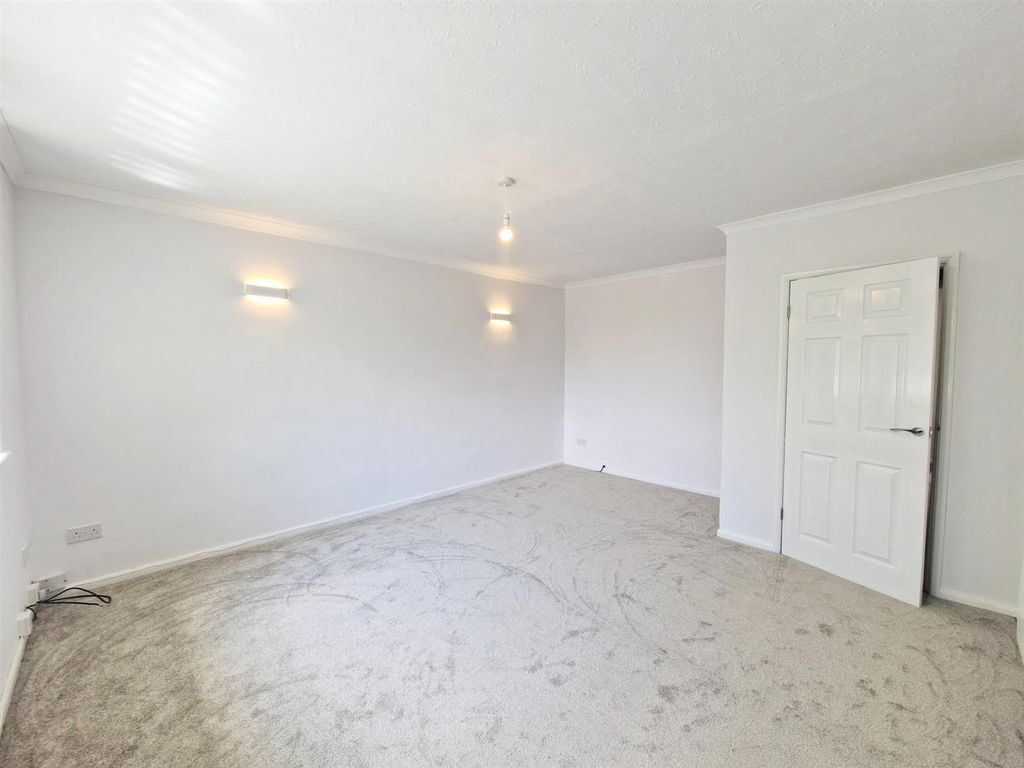 Property photo 3 of 9 01H25Sa4F9Y08Wm5C3St
