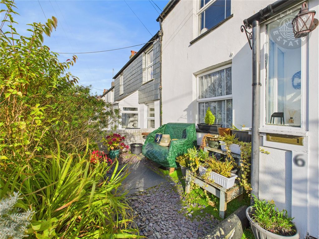 Property photo 3 of 11 Front Garden