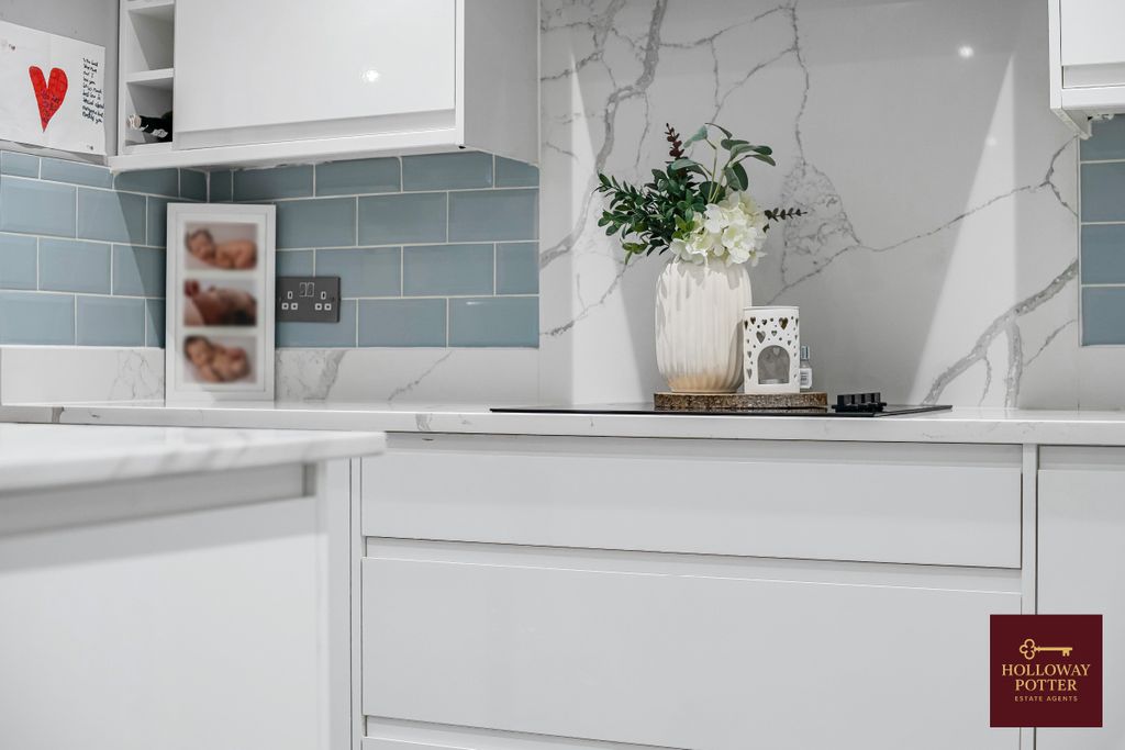 Property photo 2 of 27