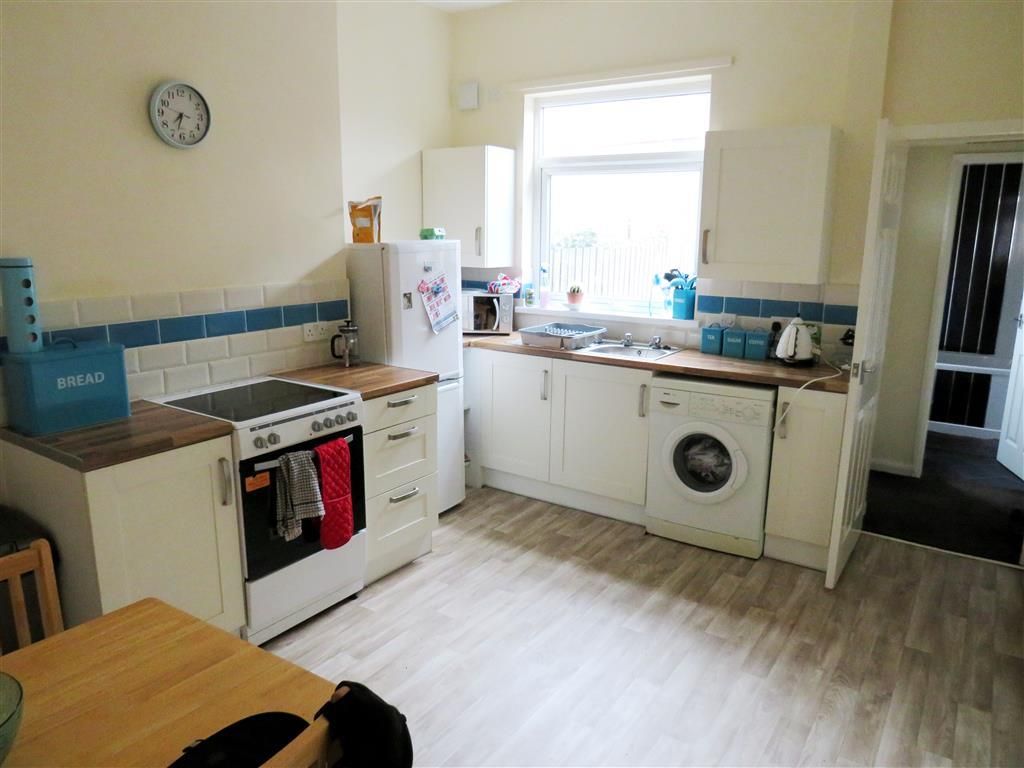 Property photo 3 of 6 Kitchen