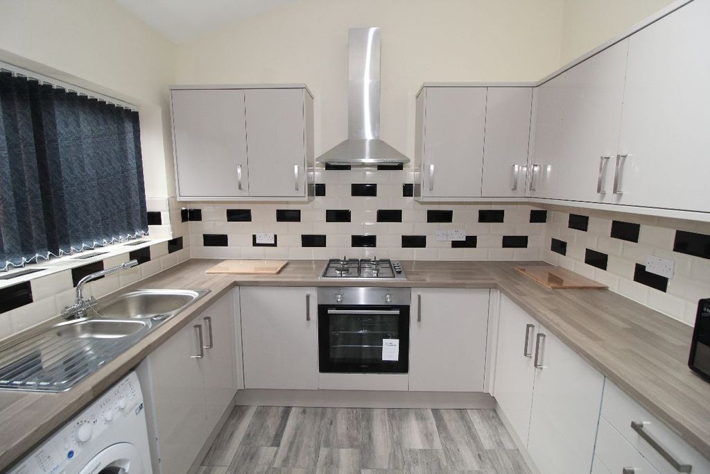 Property photo 2 of 25