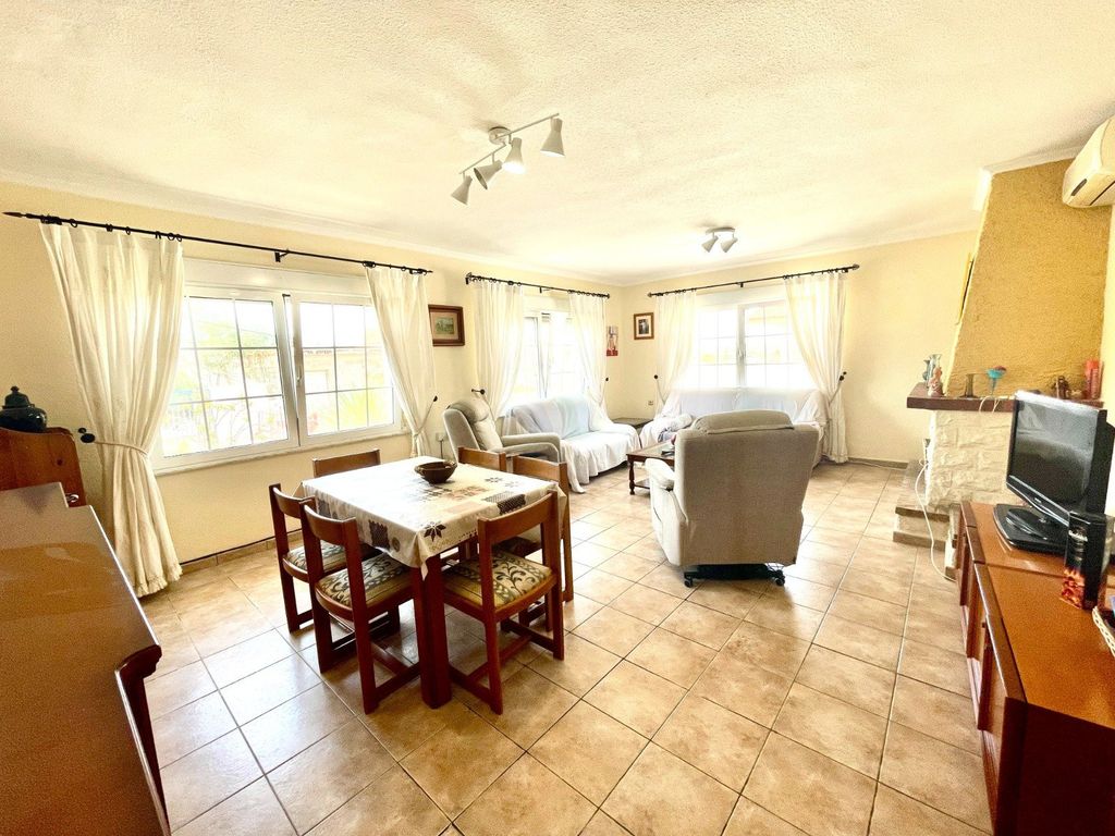 Property photo 2 of 40