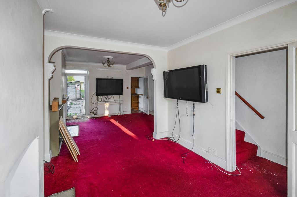 Property photo 2 of 13 200 Bridge Road, Lowestoft, Suffolk, Nr33 9Jx