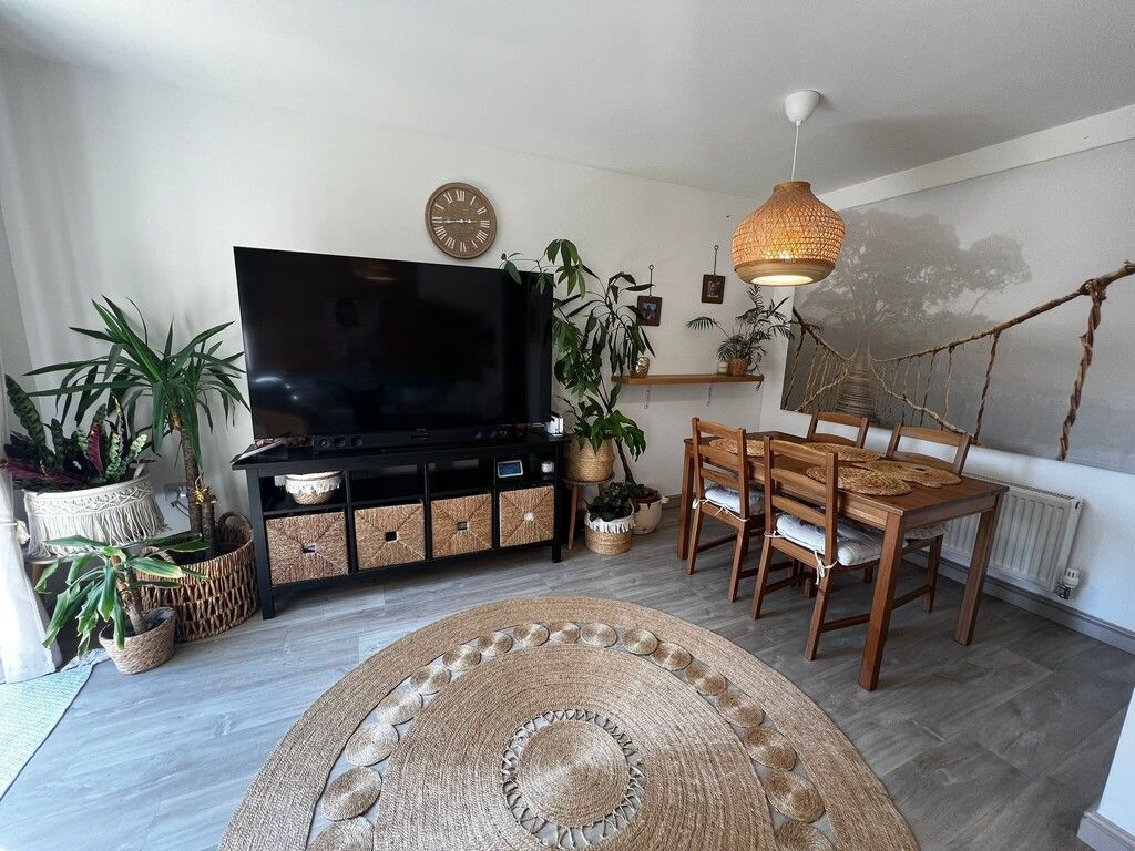 Property photo 3 of 23 Living/Dining Room