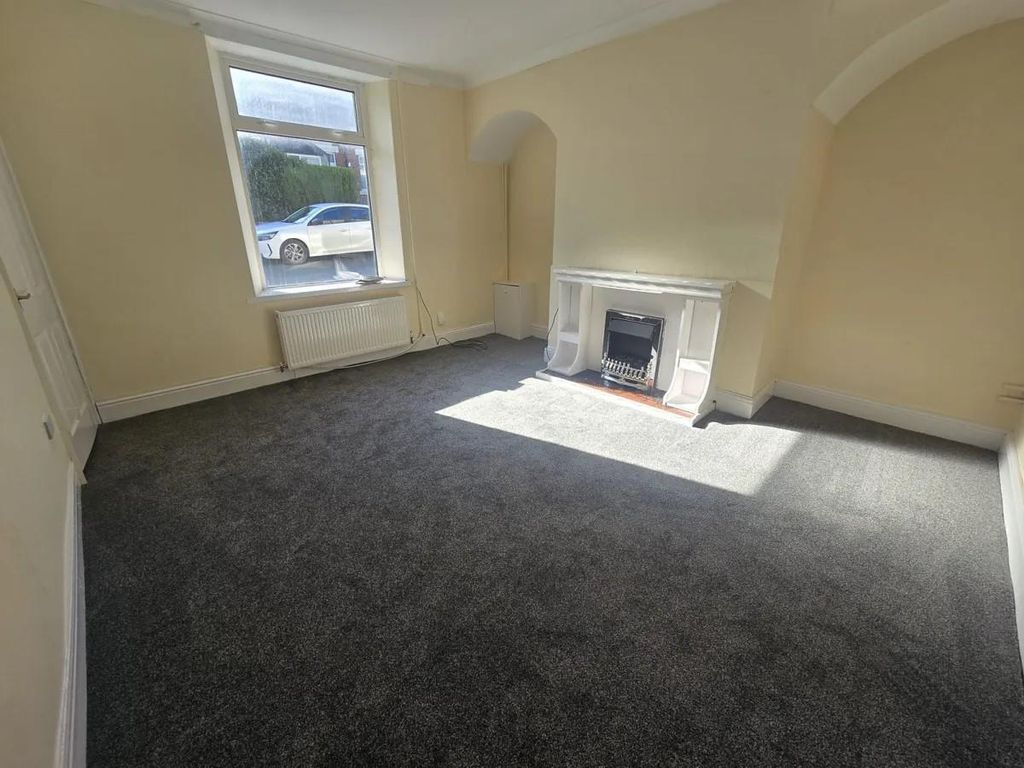 Property photo 2 of 6 Living Room