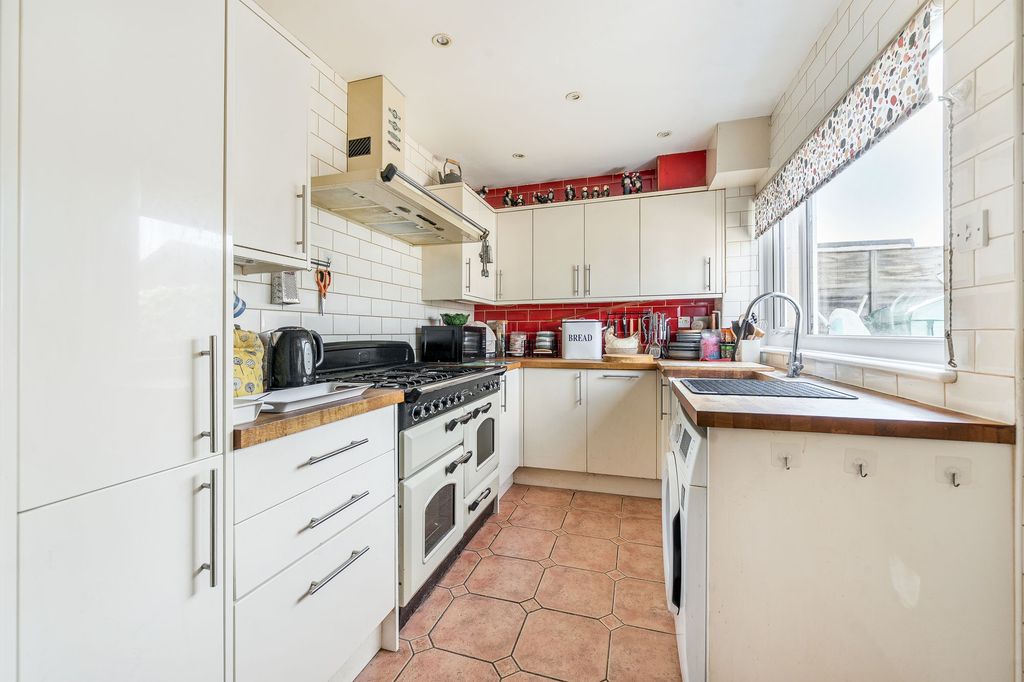 Property photo 2 of 14 Kitchen