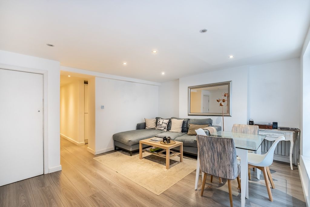 Property photo 3 of 22 Reception