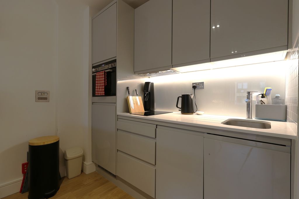 Property photo 3 of 8 Kitchen