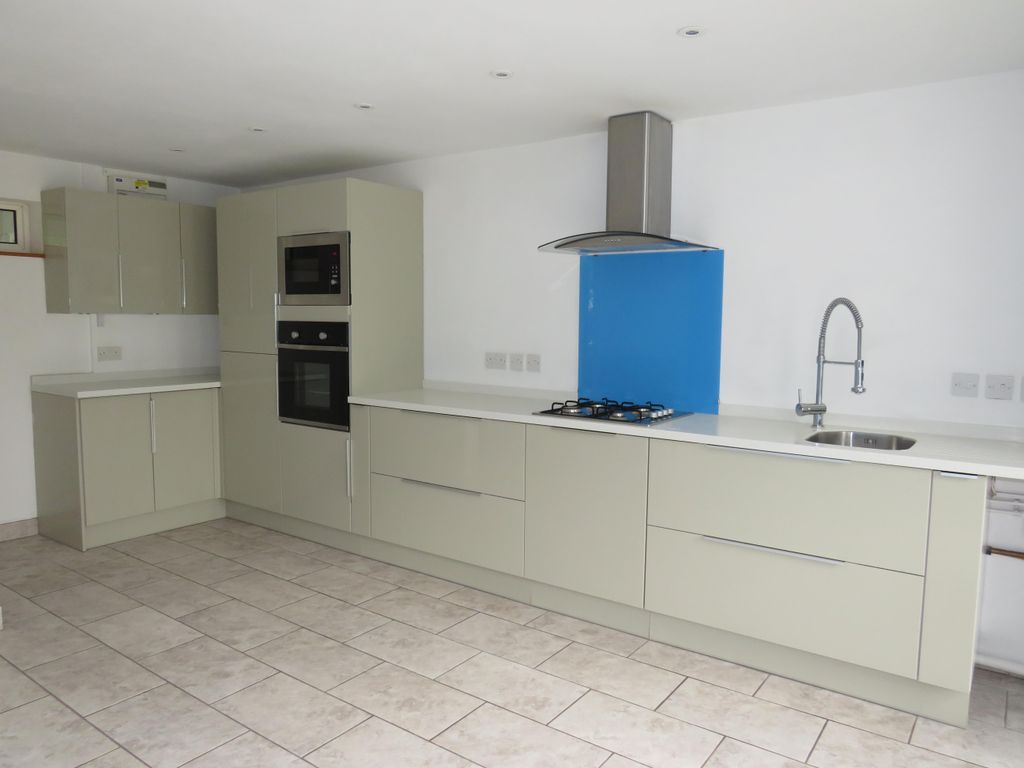 Property photo 2 of 11 Image