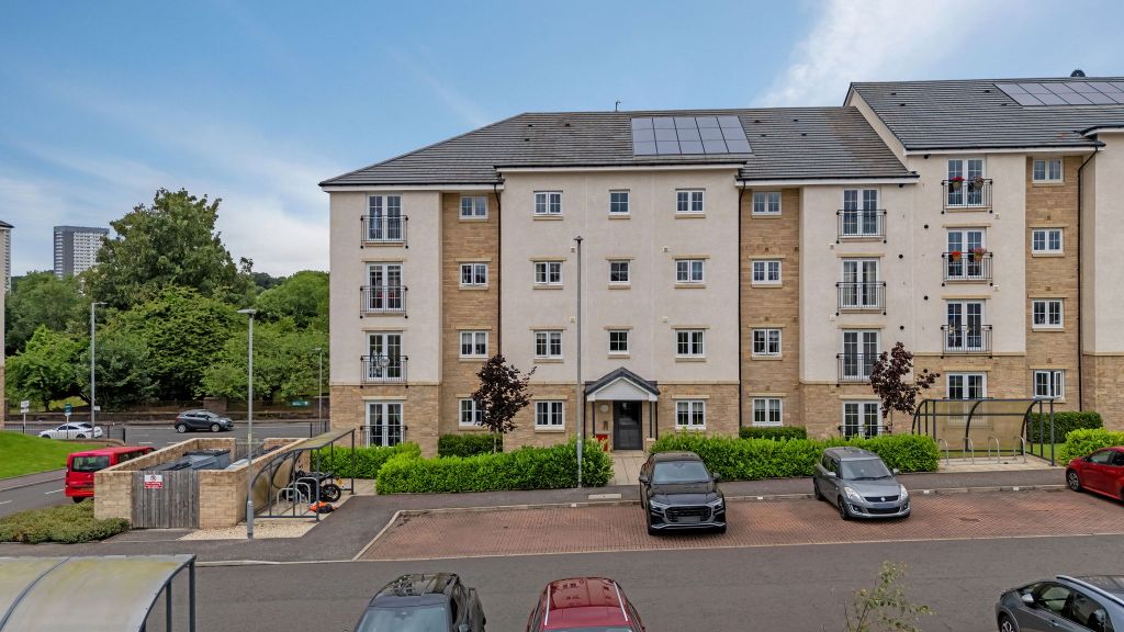 Property photo 1 of 19 4-Web-Or-Mls-233A Thornliebank Road Flat 0.4_40