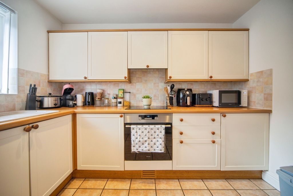 Property photo 2 of 14 Kitchen