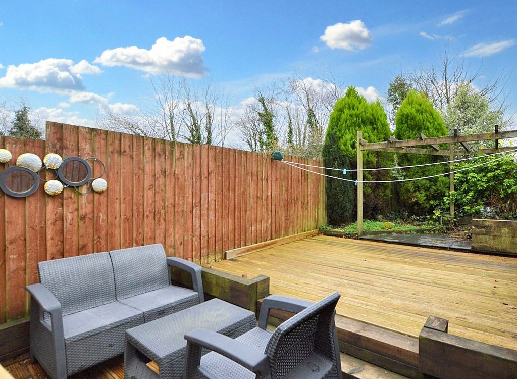 Property photo 2 of 11 Garden