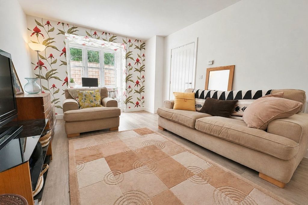Property photo 3 of 14 5155086