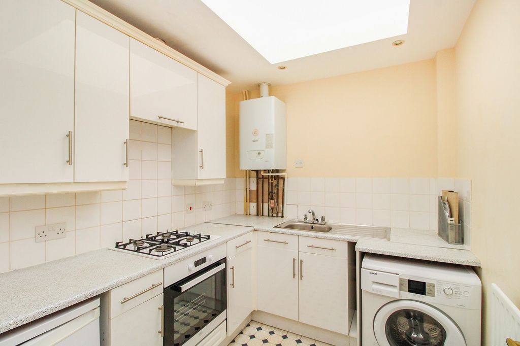 Property photo 2 of 7 Kitchen