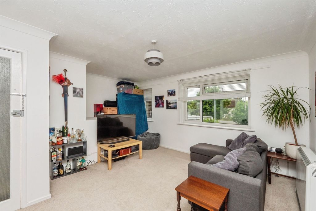 Property photo 3 of 12