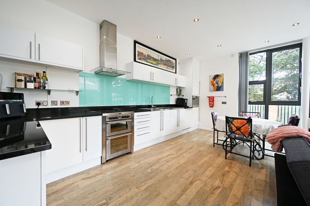 Property photo 3 of 27 Kitchen