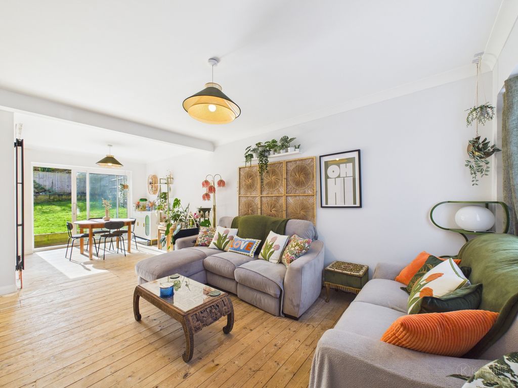 Property photo 2 of 16 Living Room