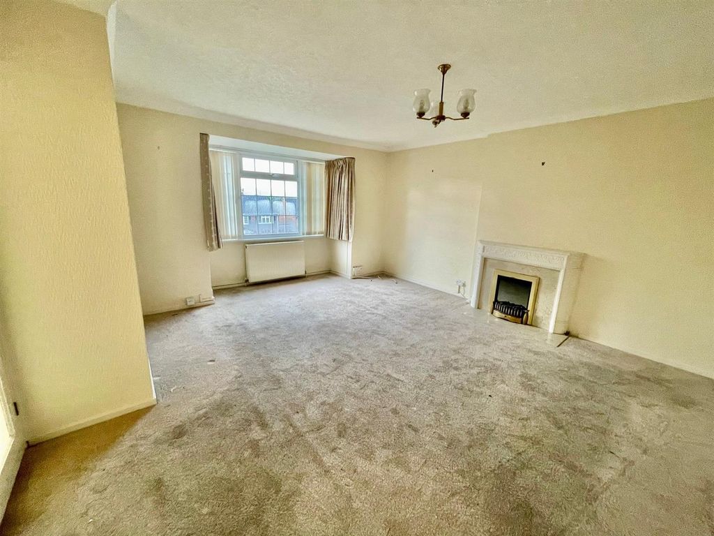 Property photo 2 of 11 25 Sandringham Lounge.Jpg