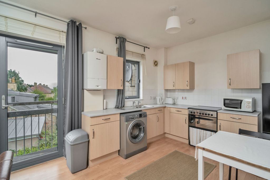 Property photo 3 of 18