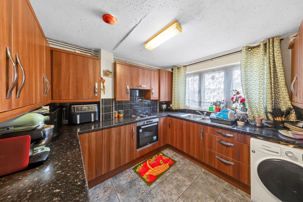 Property photo 2 of 20