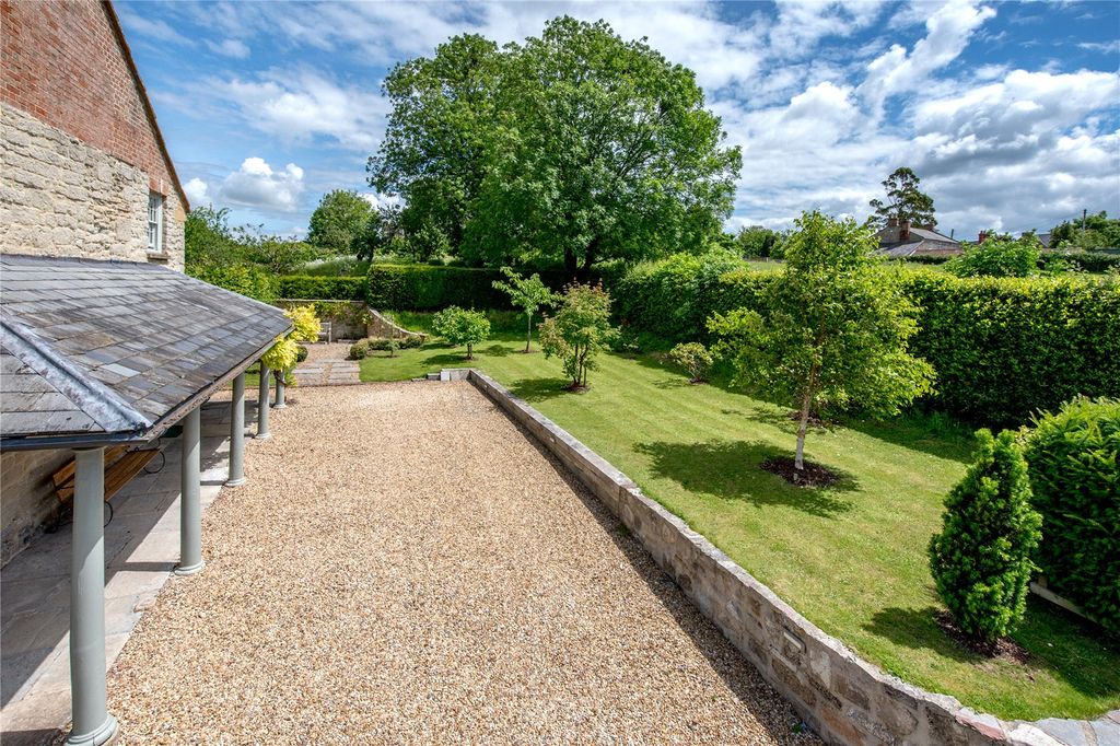 Property photo 3 of 23 Gravelled Driveway