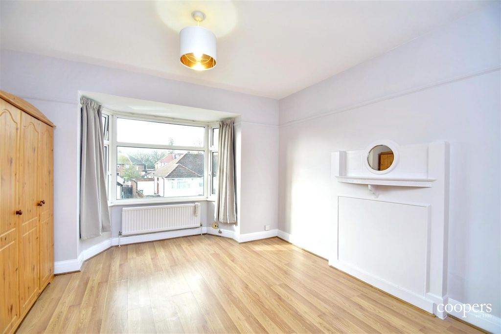 Property photo 2 of 9 Bedroom