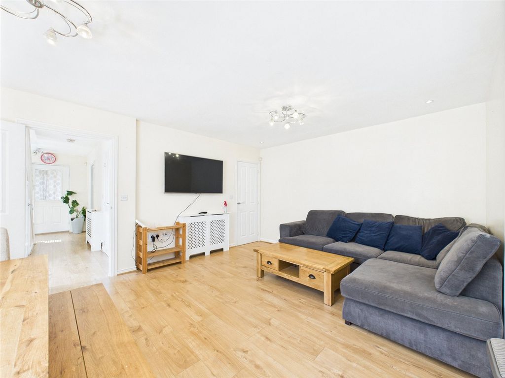 Property photo 3 of 22 Picture No. 04