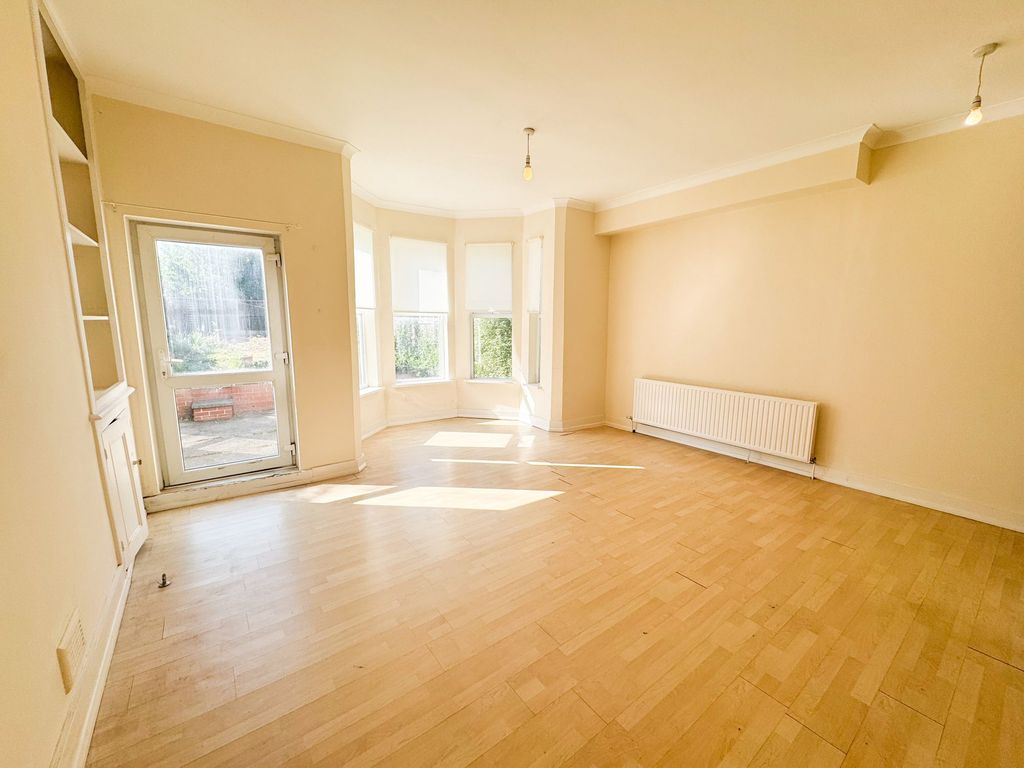 Property photo 2 of 19 Fillebrook Road E11