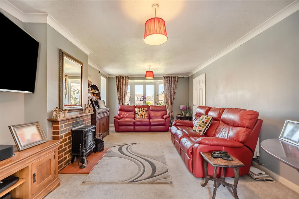 Property photo 2 of 20 8692531-Interior02.Jpg