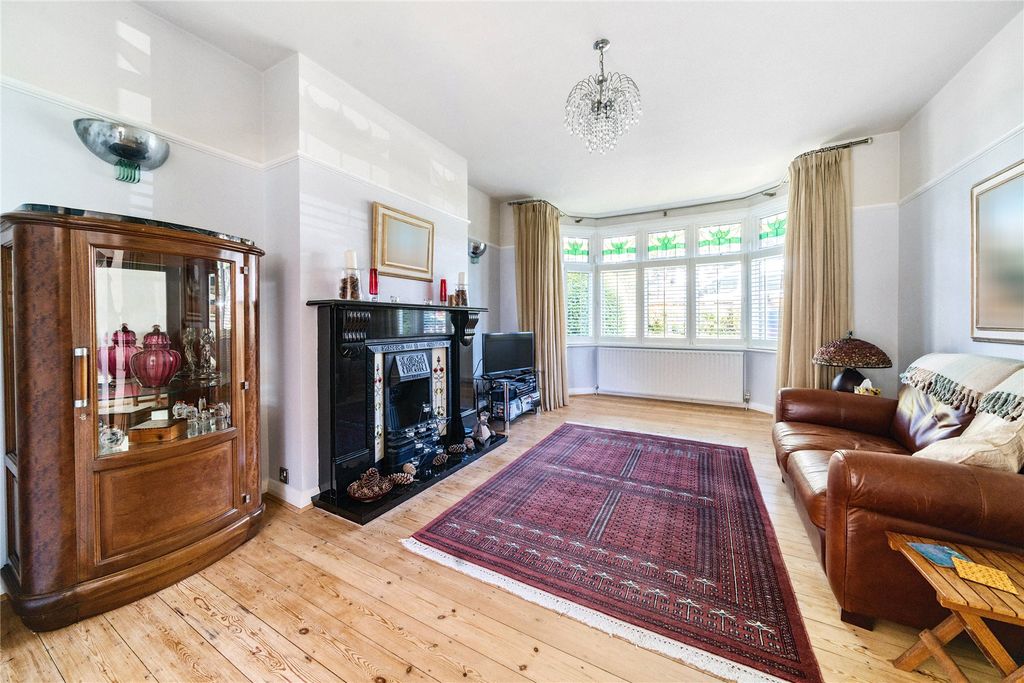 Property photo 2 of 18 Picture No. 24