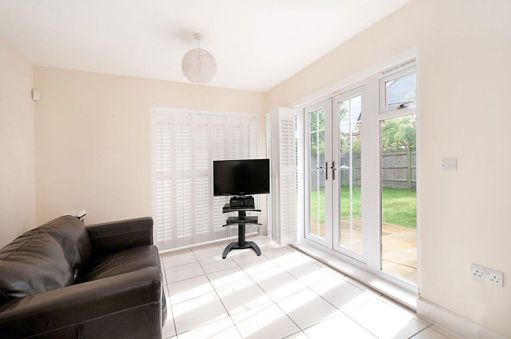 Property photo 3 of 14 Richmond Avenue 14.Jpg